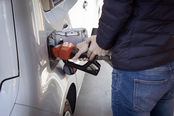 Card pentru achizitionarea de combustibil acordat salariatilor. Care va fi tratamentul fiscal?