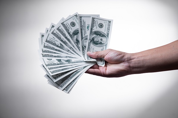 Poprirea. Limitele urmaririi veniturilor banesti, in cazul unui salariat