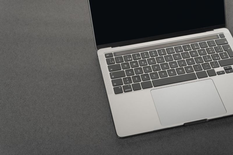Tastatura laptopului nu mai functioneaza corect? O problema des intalnita la birou si cum o poti rezolva